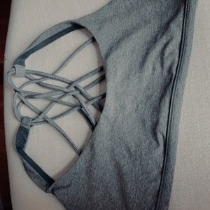 Lululemon Free to be Wild | size 6 | Grey